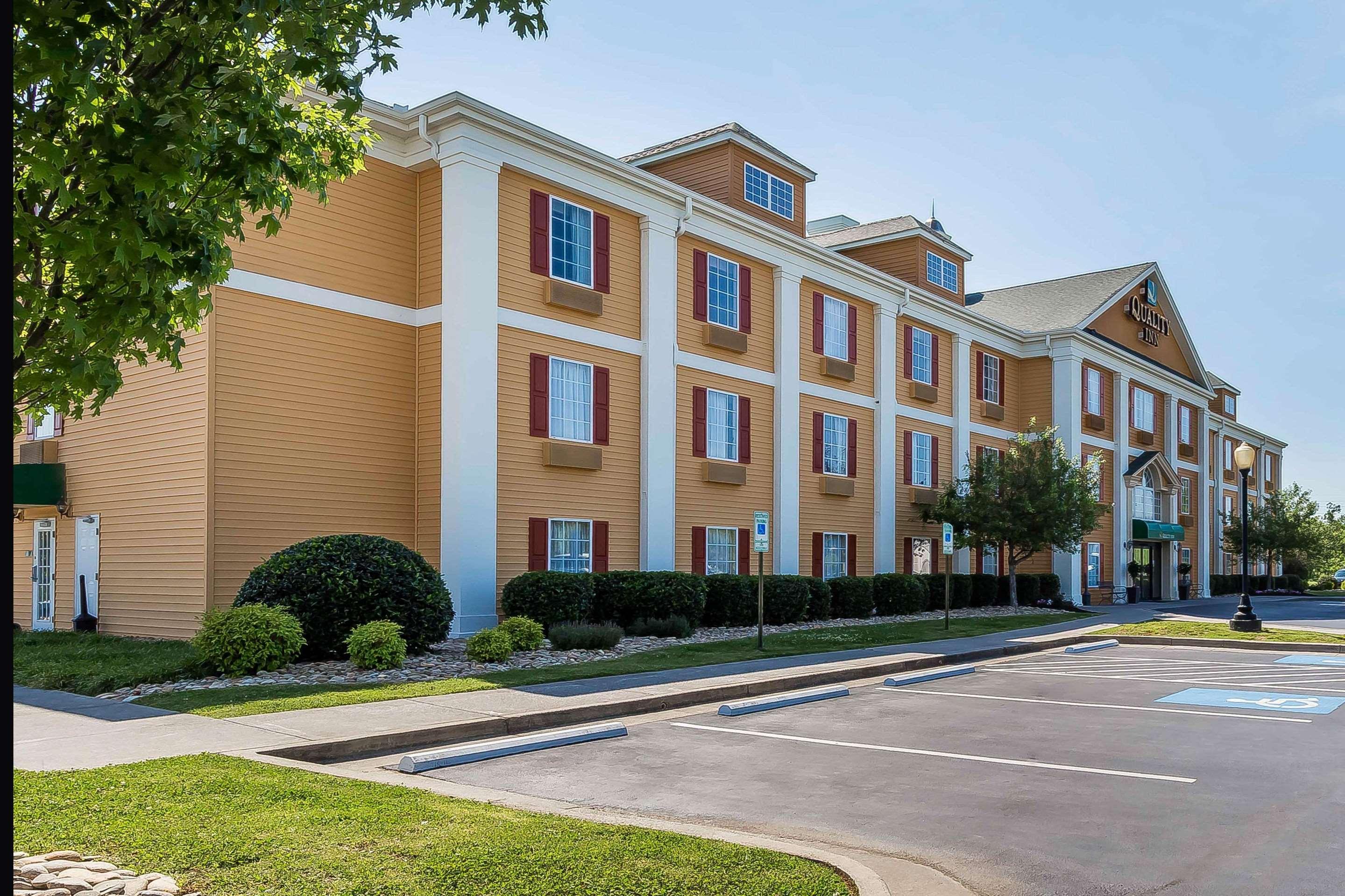 Inn Quality Knoxville 2*