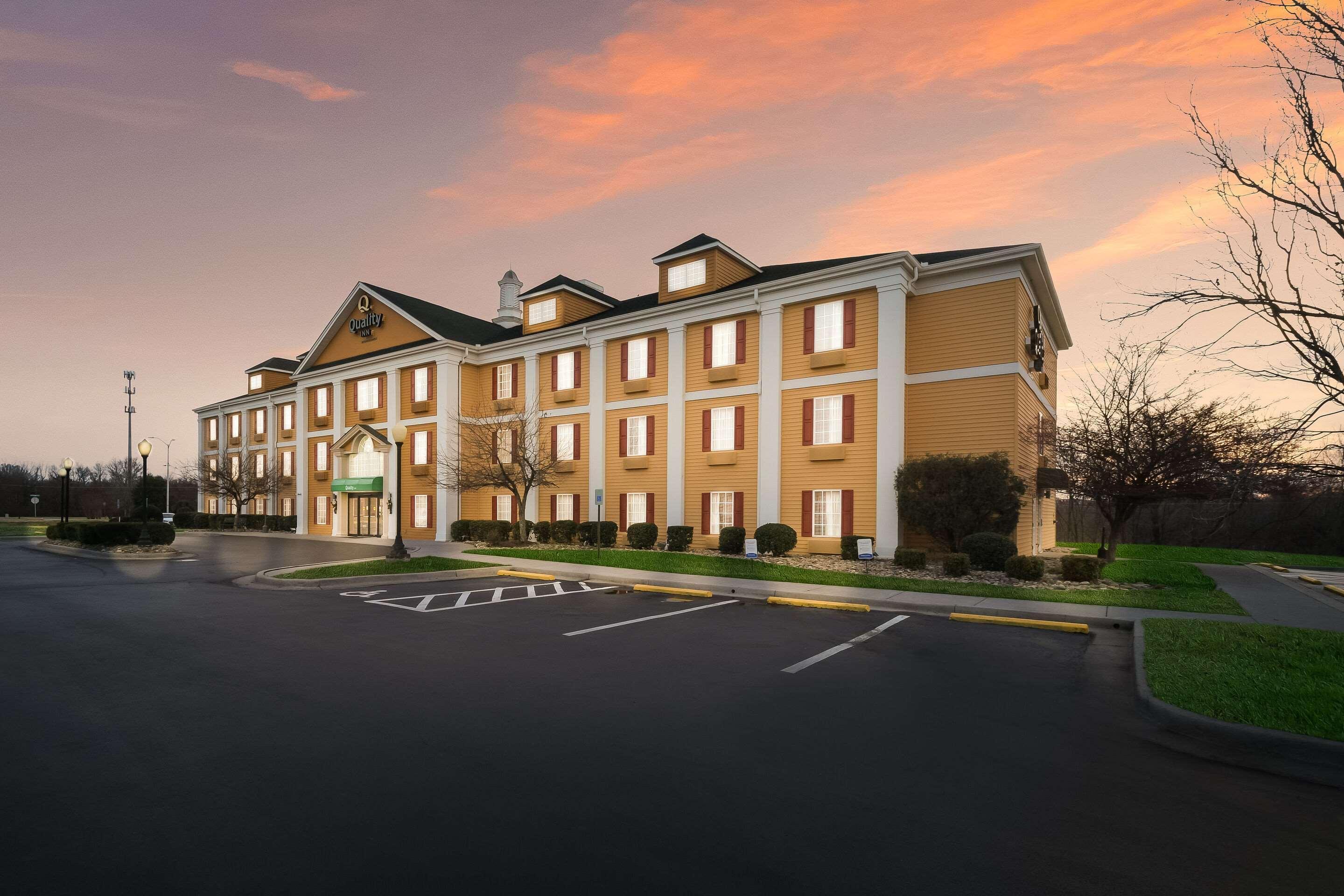 Quality Knoxville Inn 2*