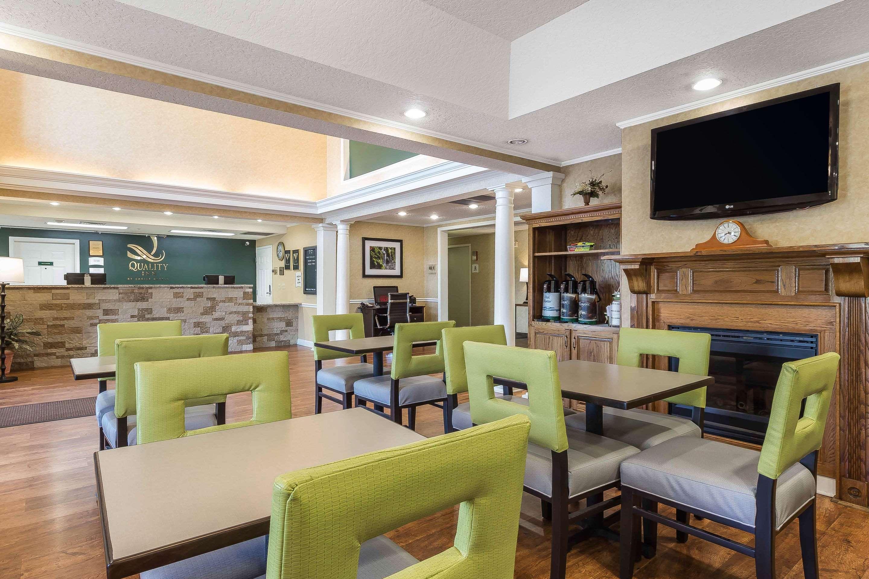 Inn Quality Knoxville 2*